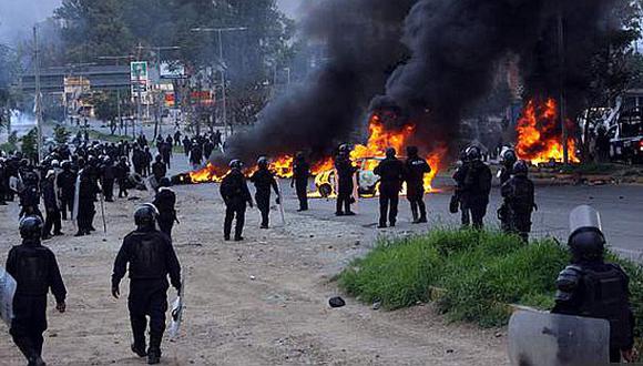México: Aumenta a 10 muertos por choque entre maestros y policías 