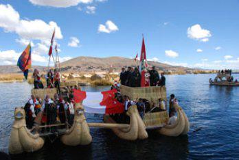 La bandera del Perú surcará el Titicaca