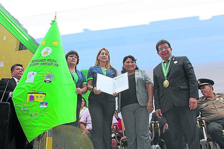 DRE realiza desfile por conmemoración del Día Internacional de la Tierra