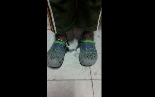 Ica: Vecinos hallan deambulando a niño encadenado en Chincha