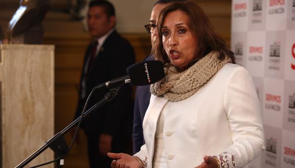 Dina Boluarte declaró tras presentarse en la Subcomisión de Acusaciones Constitucionales del Congreso. Foto: GEC