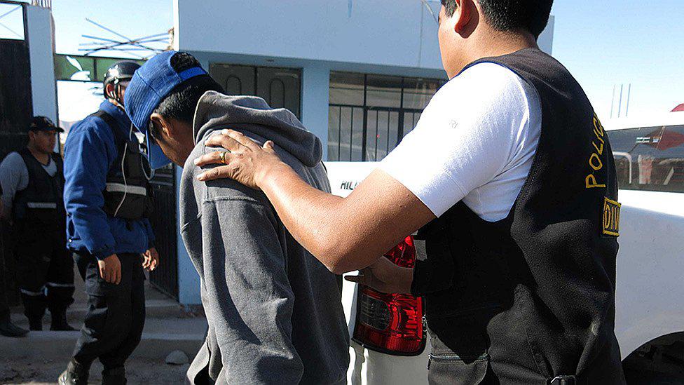 Ilo: Llevan a correccional a menores asesinos de un joven soldado