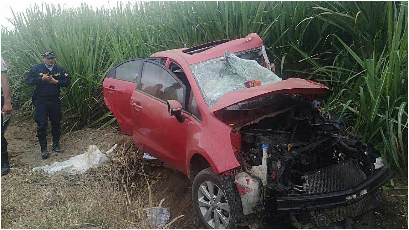 Dos personas fallecen y cinco quedan heridas en accidente de tránsito en distrito Laredo 