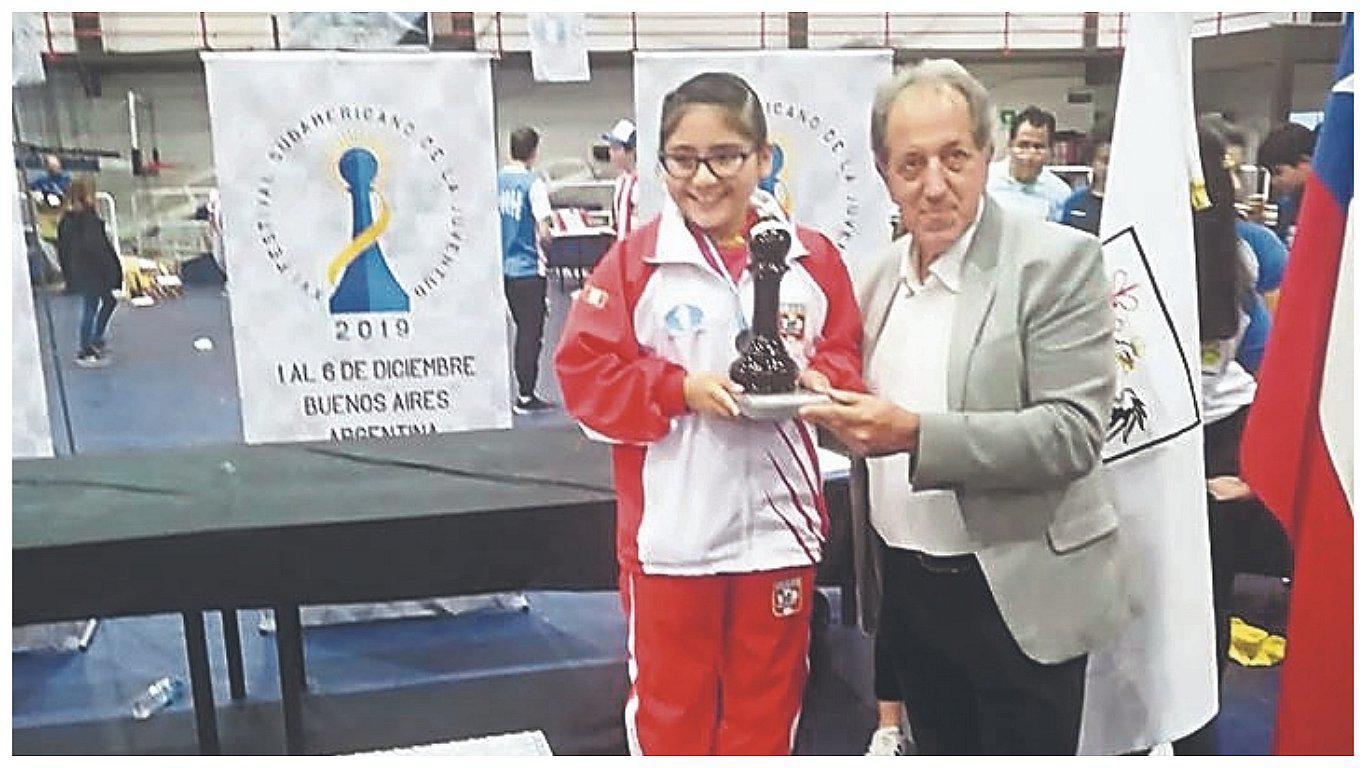 Niña chimbotana gana medalla de bronce en Sudamericano de Ajedrez 