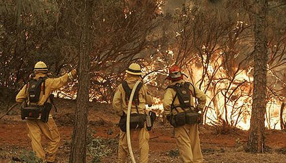 Evacúan 3 mil viviendas por incendio en el norte de California 
