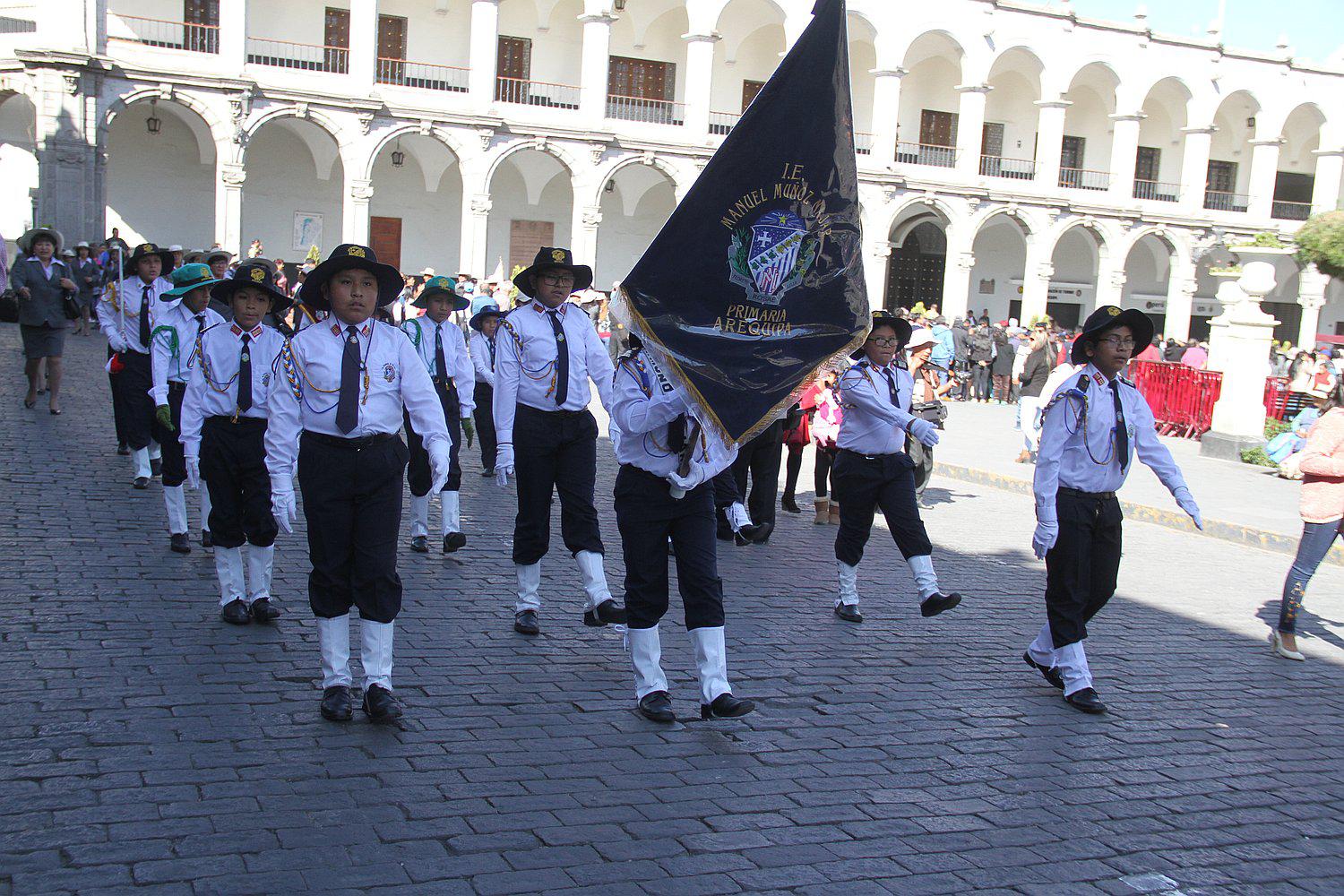 Colegio Manuel Muñoz Najar lleva 86 años con la misma infraestructura