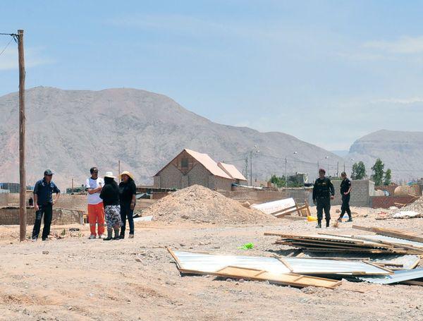 Municipio desaloja módulos de invasores de Chen Chen