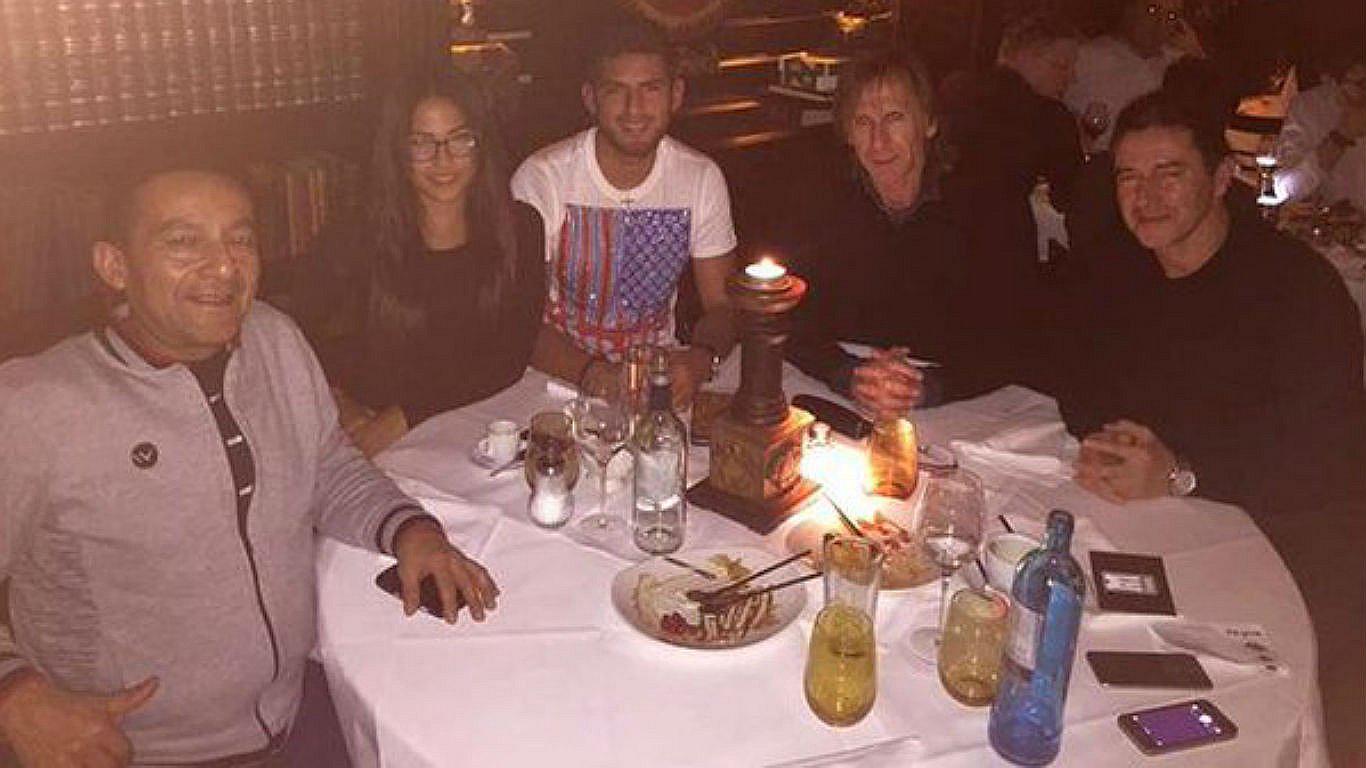 Ricardo Gareca tuvo acercamiento con Carlos Zambrano y volvería a convocarlo