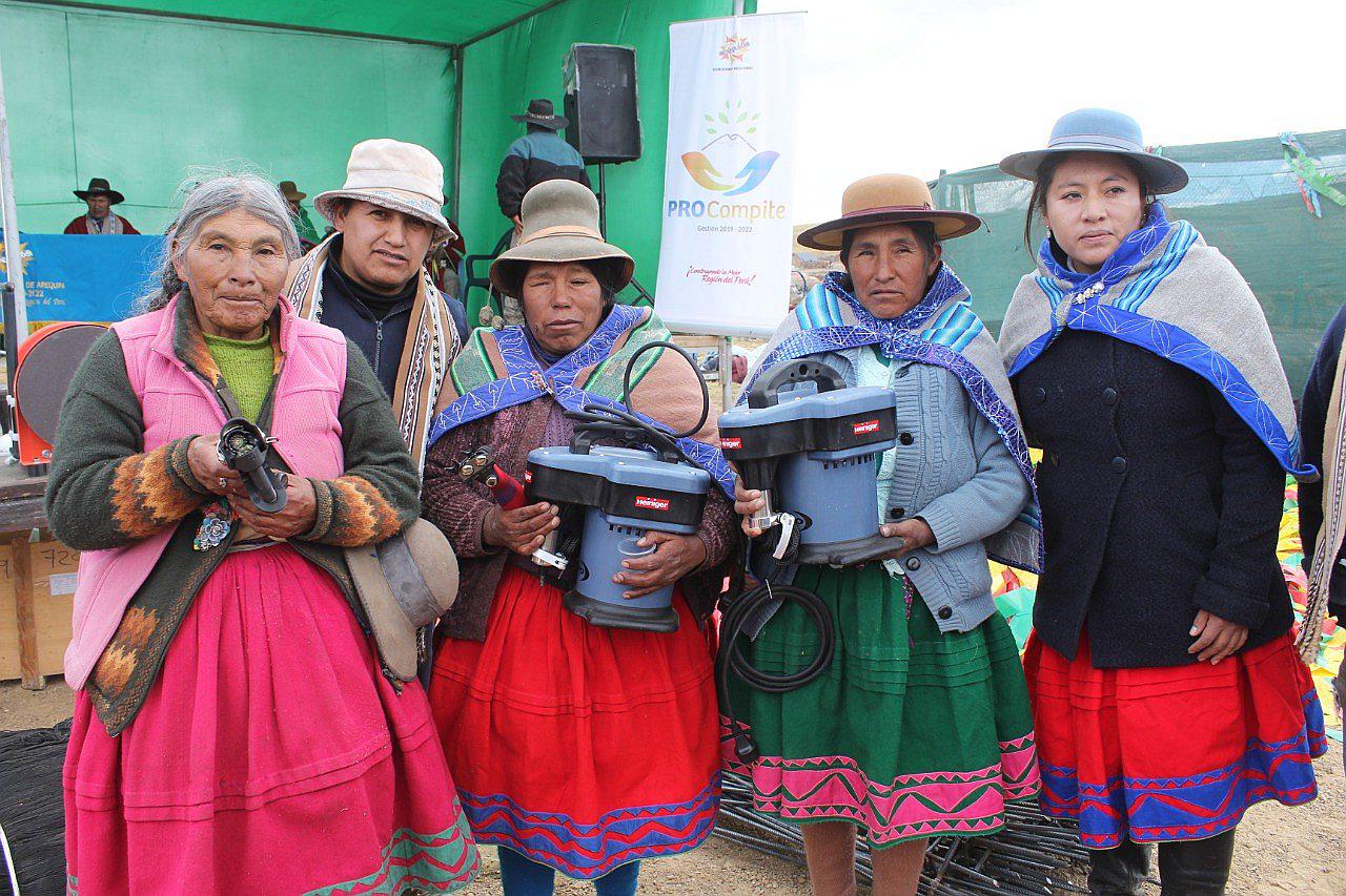 Entregan implementos para esquilar vicuñas