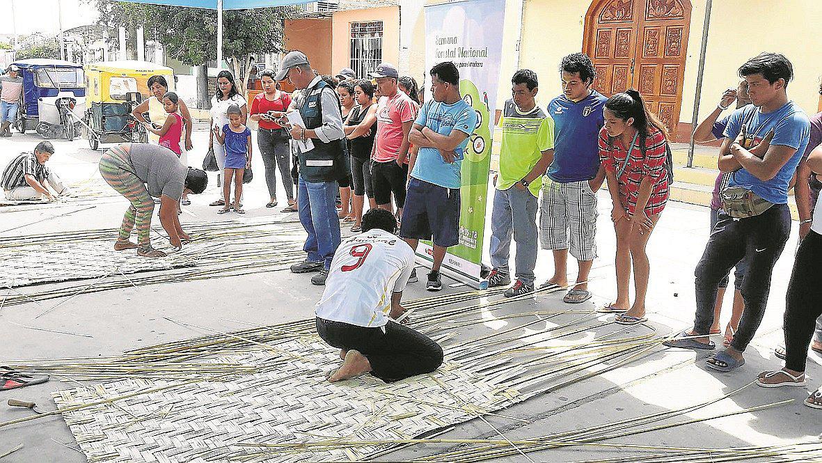En Viviate se realiza el primer concurso del “Mejor tejedor de esteras”