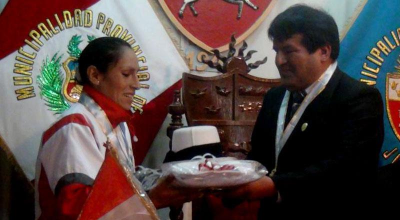 Gladys Tejeda desfilará con traje típico de Junín en Londres 2012