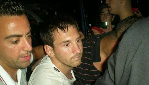 Revelan foto de Messi 'ebrio' saliendo de bar en Suecia