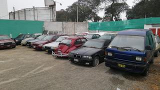 Más de 40 autos abandonados en calles fueron internados en depósito municipal de Jesús María (VIDEO)