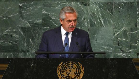 El presidente argentino, Alberto Fernández, se dirige a la 77ª sesión de la Asamblea General de las Naciones Unidas en la sede de la ONU en Nueva York el 20 de septiembre de 2022. (Foto de ANGELA WEISS / AFP)