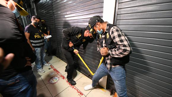 Cerca de 1500 agentes de la Policía Nacional allanaron un centro comercial de Las Malvinas. (Foto: Mininter)