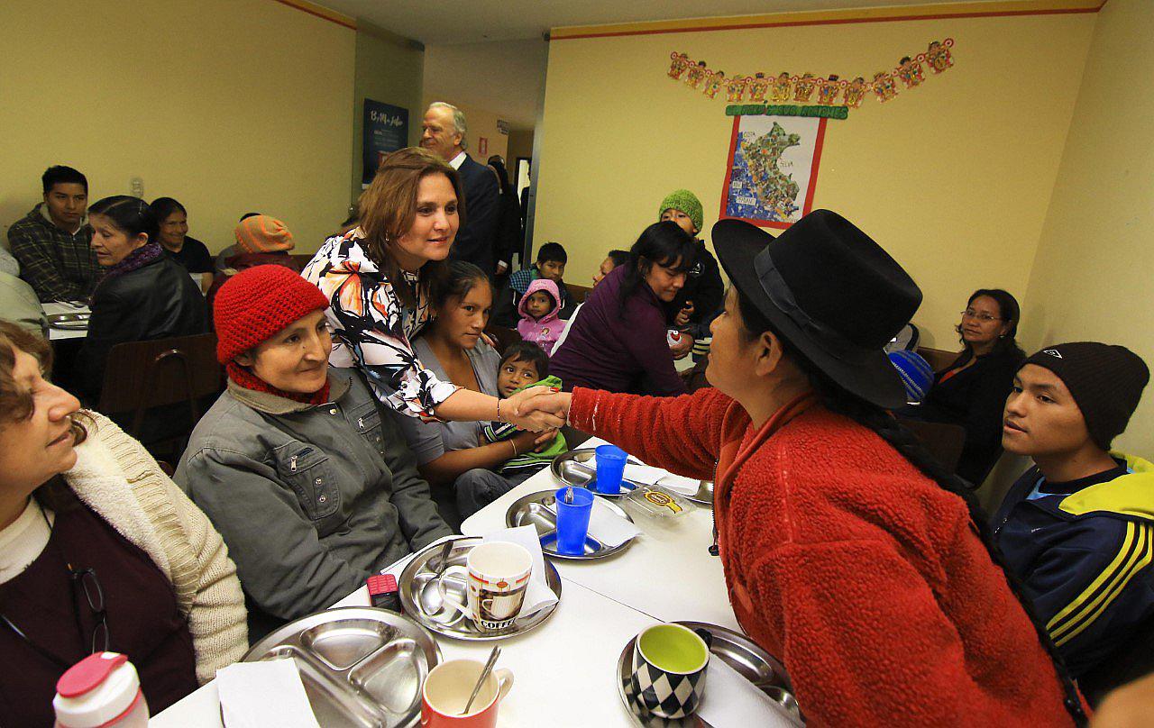 Ministra de Justicia Marisol Pérez Tello continuó con sus labores y visitó el albergue Frieda Heller 