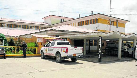 El policía fue trasladado de emergencia hasta el hospital Manuel Núñez Butrón de Puno. (Foto: Difusión)