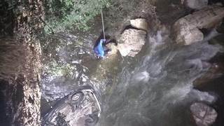 Huancavelica: Logran salvar a conductor que cayó al río Sicra