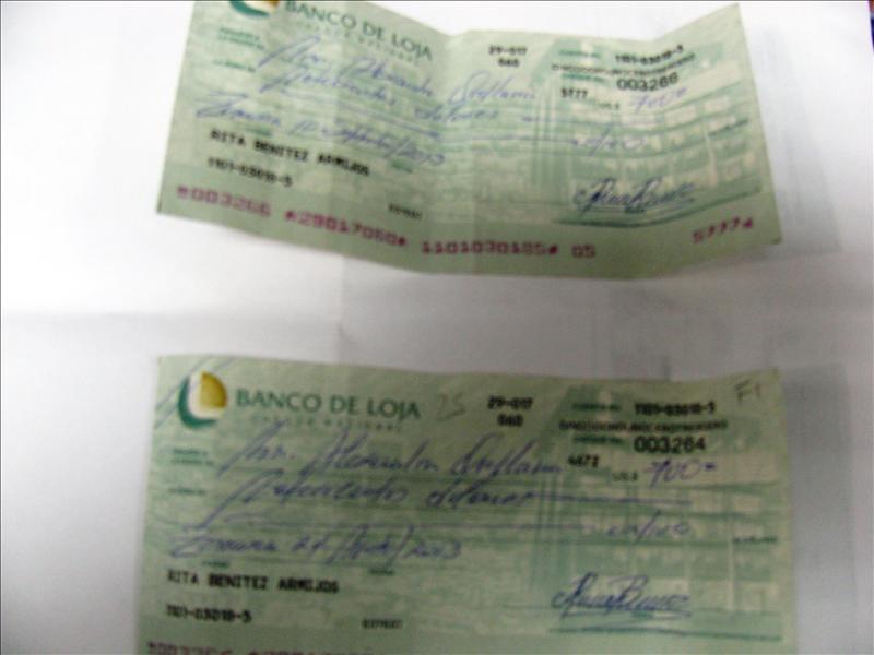 PNP incauta cientos de documentos falsos en el jirón Azángaro