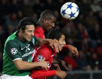 FIFA: Claudio Pizarro es "el hombre récord"