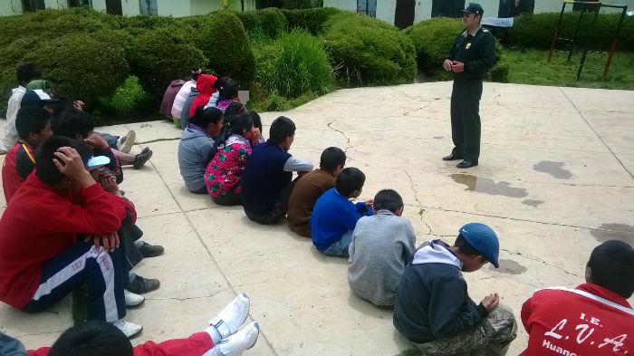 Policías dan charlas a niños de aldea infantil