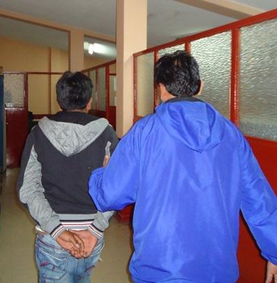 Caen dos sujetos portando arma de fuego