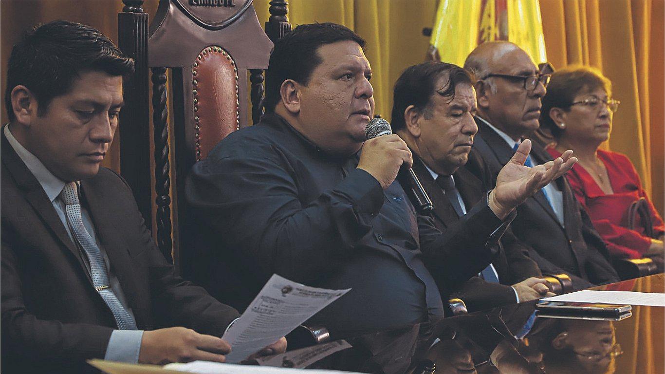 Contraloría enmienda plana a alcalde sobre USP 