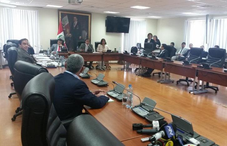 Óscar López Meneses se negó a hablar en comisión del Congreso