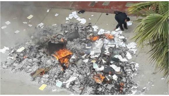 Ronderos queman expedientes en los exteriores de la Fiscalía para pedir justicia (VIDEO)