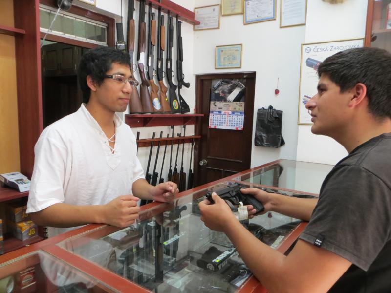 Al día, 10 personas buscan portar un arma de fuego en Lambayeque