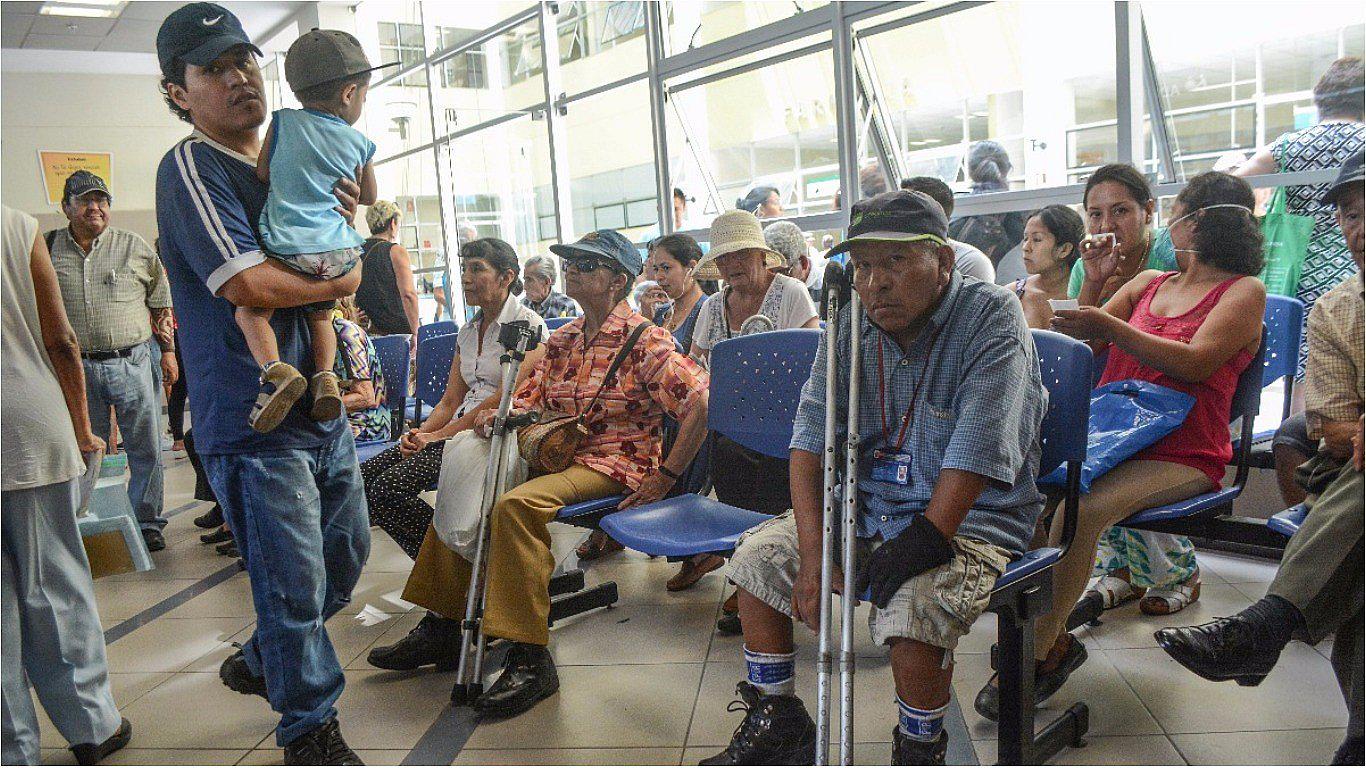 EsSalud registra déficit de 11 mil camas y 10 mil empleados