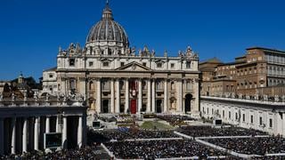 Un vehículo irrumpe a toda velocidad en el Vaticano y la policía lo detiene a disparos