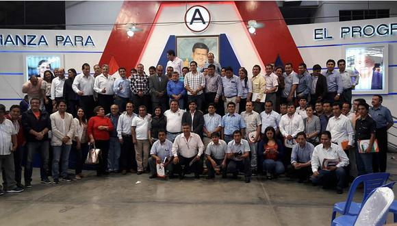 César Acuña se reúne con responsables políticos distritales de APP 
