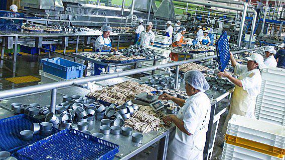 Tras cuatro años de caída, industria crecerá 3.7% en 2018