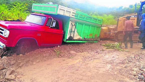 Selva Central: Vías y calles acaban inundadas por lluvias