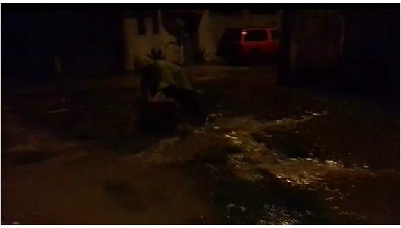 ​Canal se desborda e inunda casa de anciano (VIDEO)