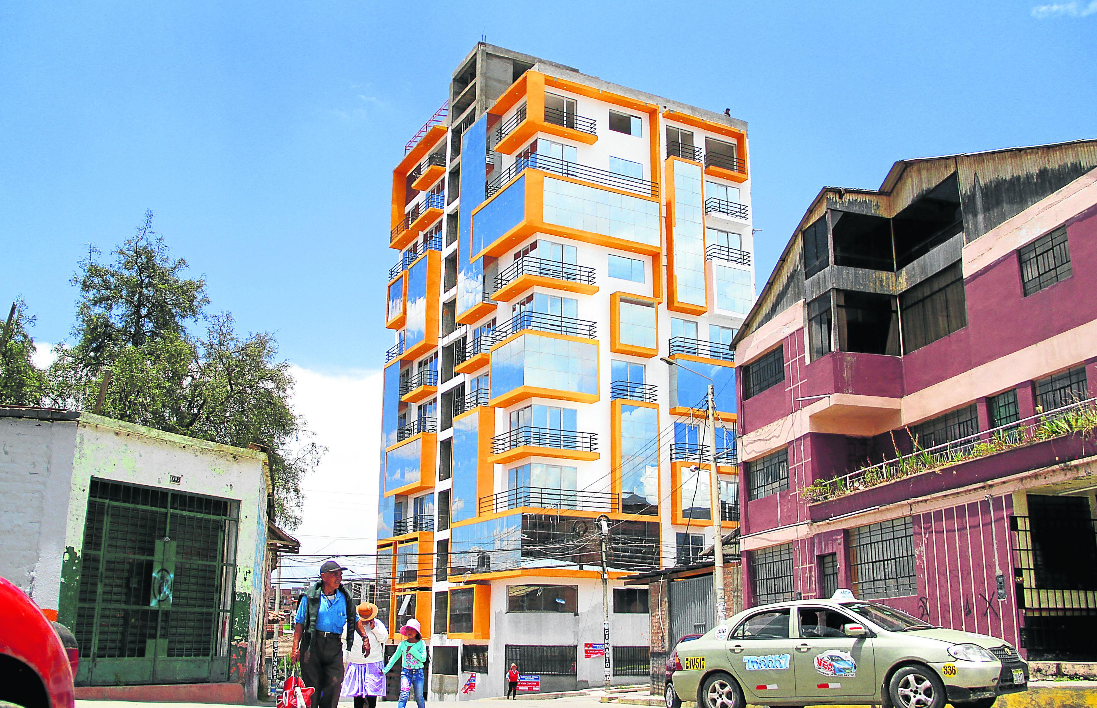 Clausuran construcción de edificio investigado por lavado de activos