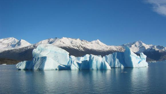 Divisan un iceberg a la deriva en el sur de Chile