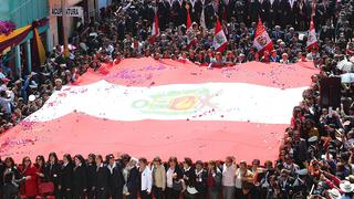 La Libertad: Vigilia y paseo de la Bandera por el Bicentenario la Independencia Nacional