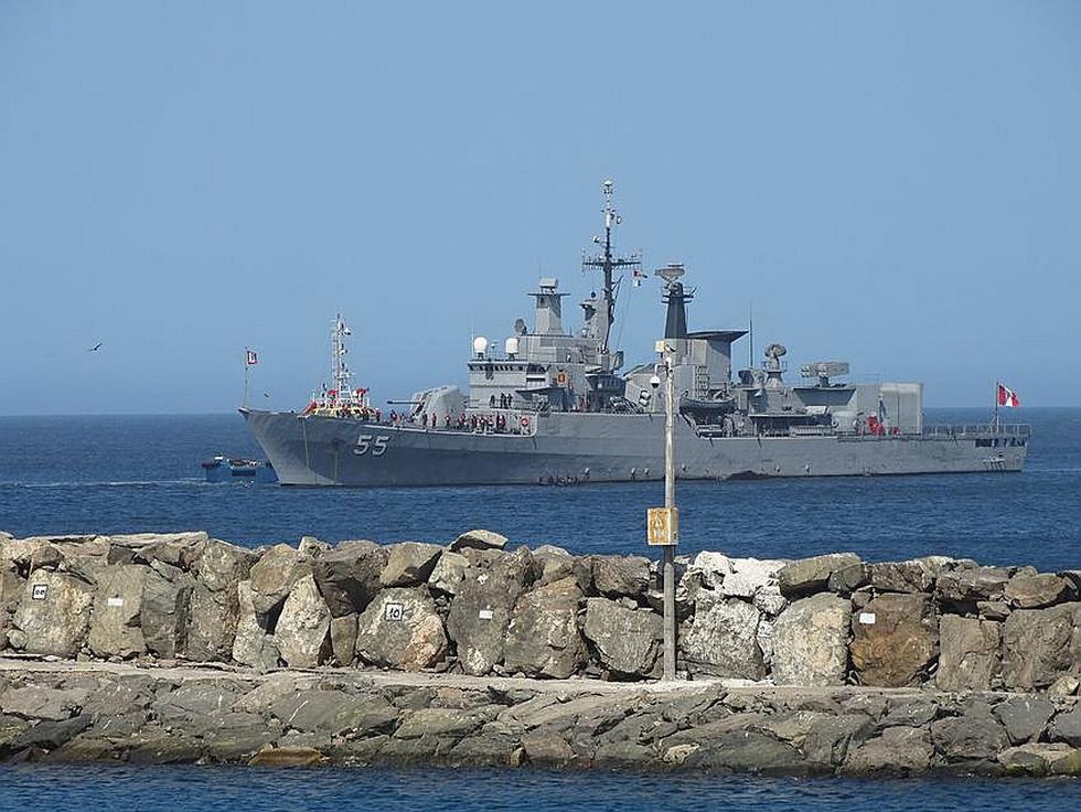 Crucero Naval llega a Islay con los buques Aguirre y Palacios (FOTOS)