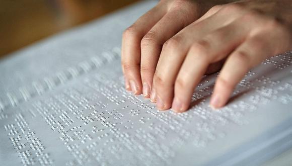 Donan libros en formato braille para invidentes a la Biblioteca Nacional
