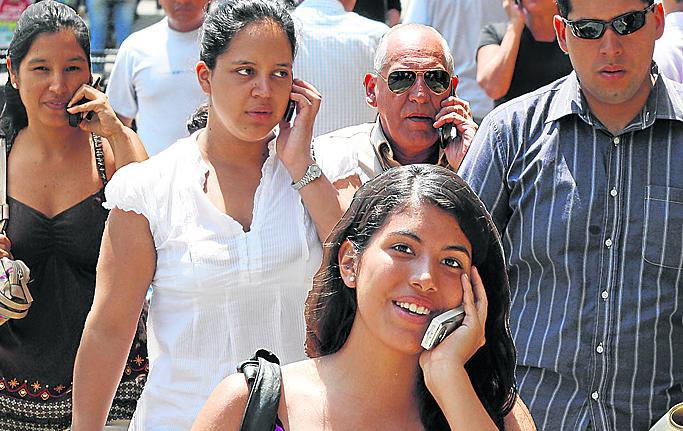 Osiptel multa a Claro y Movistar