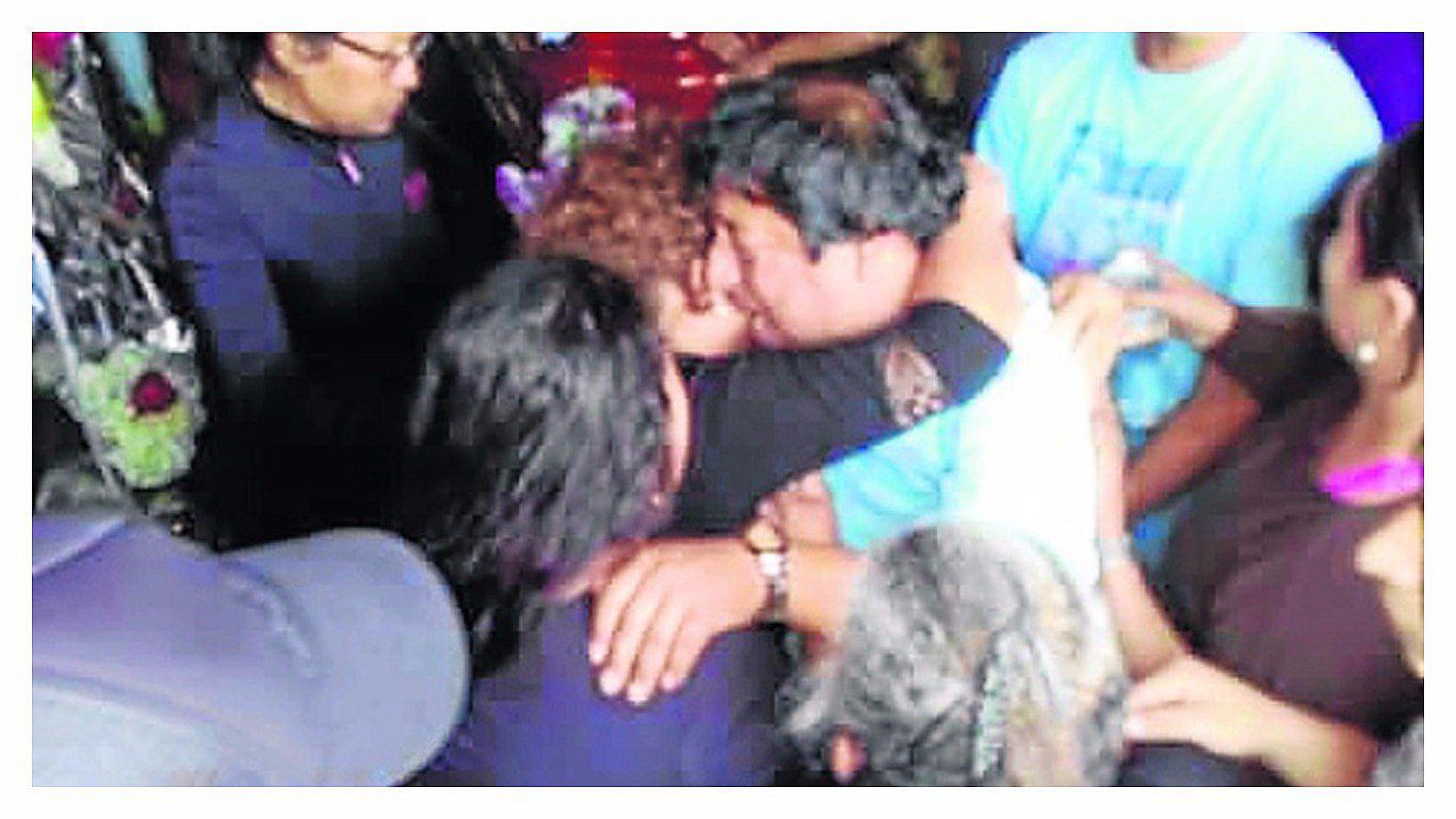 Chimbote: “Ponchy” llega para dar el último adiós a sus dos hijos 