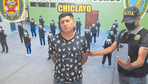 Bandidos a bordo de motocicleta son vistos por policías cuando asaltan a peatón en centro de Chiclayo y solo uno es detenido. (Foto: PNP)