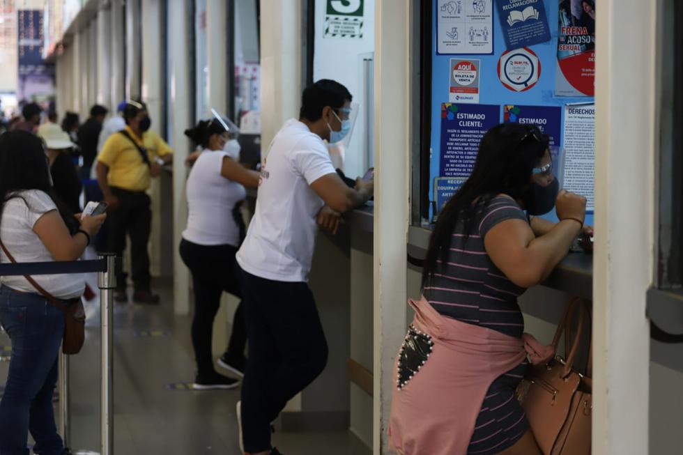 Cientos de pasajeros quedaron varados en el terminal terrestre de Lima norte, luego de que diferentes empresas de transporte decidieran suspender la venta de pasajes, debido a las protestas que se vienen produciendo en las regiones de La Libertad e Ica, por parte de trabajadores de sector agroexportador. (Fotos: Eduardo Cavero/ @photo.gec)