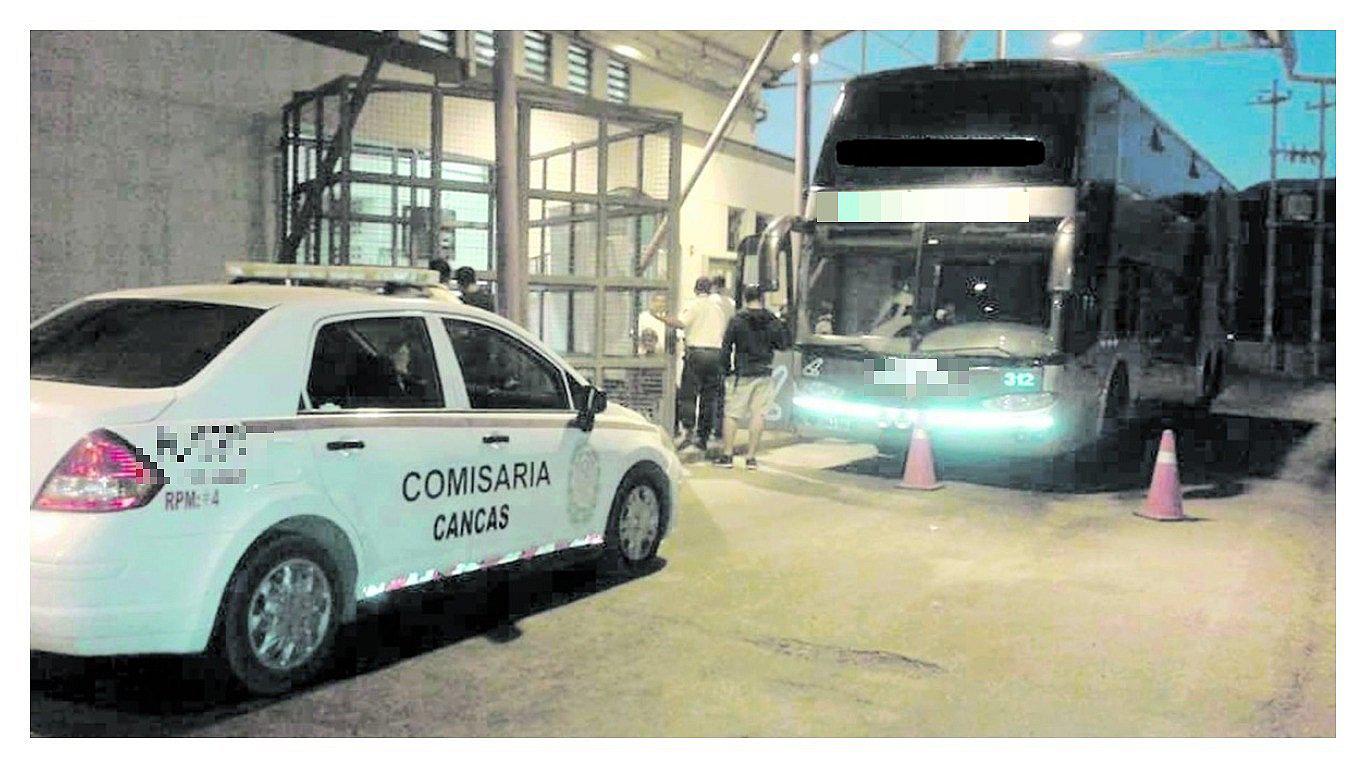 Intervienen africanos por no contar con TAM
