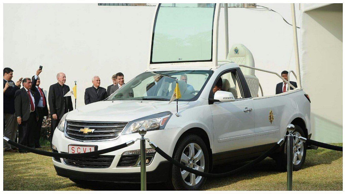 Presentan el "papamóvil" que usará Francisco en su visita al Perú (VIDEOS)