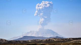 Volcán Ubinas: Pobladores sufrieron susto por nueva explosión volcánica