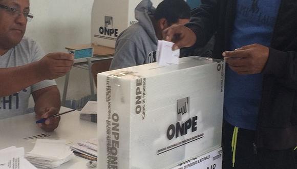 Elecciones 2016: masiva concurrencia de votantes peruanos en ciudad de Arica