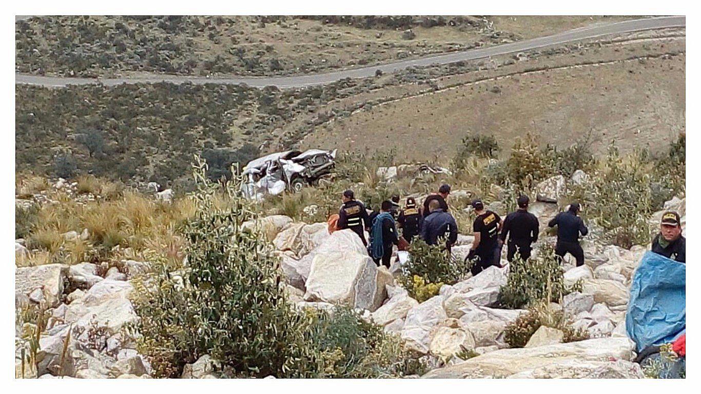 Áncash: Combi cae a abismo y deja 10 muertos 